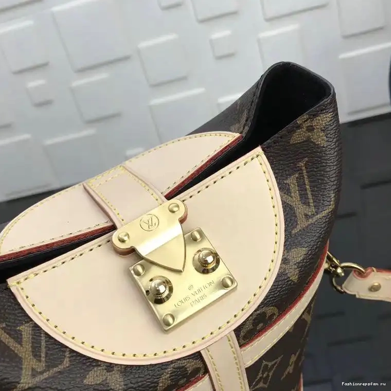 Fashionrepsfam ru LV 19T1L0043 Bags 0810